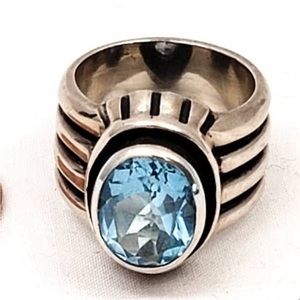 Silpada Sterling Silver R0902 Topaz Ring Blue 6 VINTAGE
Oval Retired